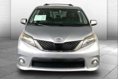 Silver Sky Metallic 2017 Toyota Sienna SE