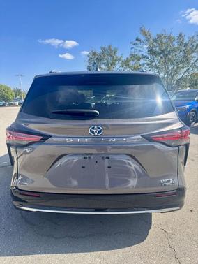 2023 Toyota Sienna Limited 7-Passenger
