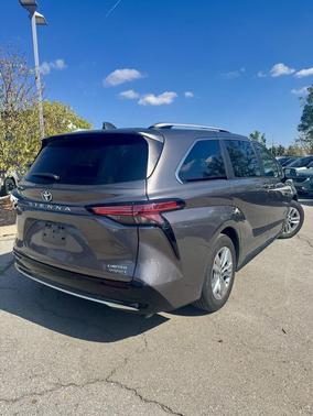 2023 Toyota Sienna Limited 7-Passenger