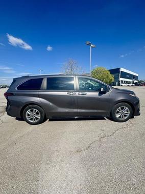 2023 Toyota Sienna Limited 7-Passenger