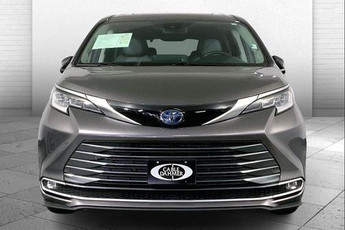 2023 Toyota Sienna Limited