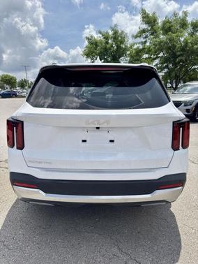 Glacial White Pearl 2024 Kia Sorento S