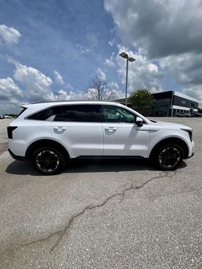 Glacial White Pearl 2024 Kia Sorento S