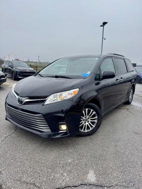 2020 Toyota Sienna XLE