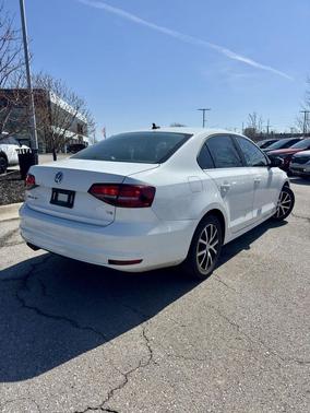 Pure White 2018 Volkswagen Jetta 1.4T SE