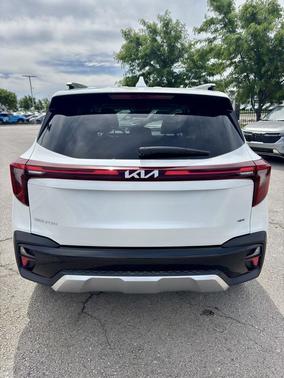 Snow White Pearl 2024 Kia Seltos SX Turbo