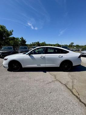 Platinum White Pearl 2025 Honda Accord SE
