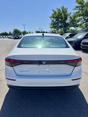 Platinum White Pearl 2025 Honda Accord SE