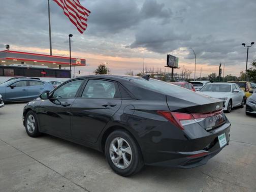 2021 Hyundai ELANTRA SE