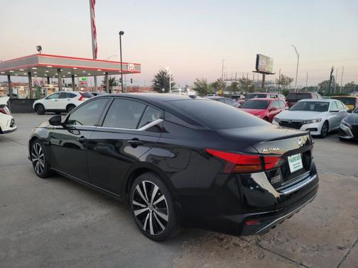 2020 Nissan Altima SR FWD