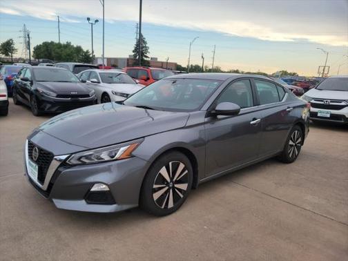 2022 Nissan Altima 2.5 SV