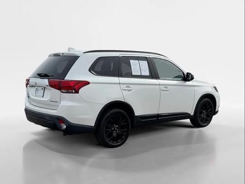 2019 Mitsubishi Outlander LE