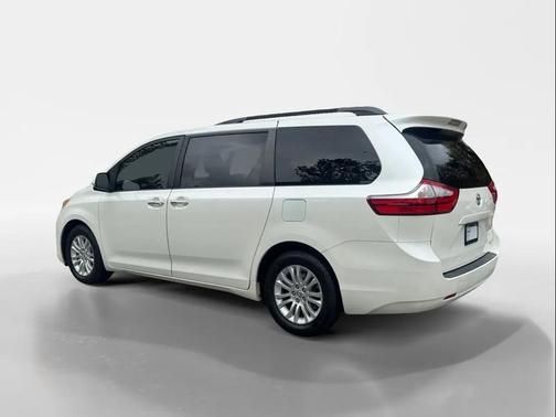 2016 Toyota Sienna XLE