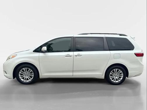 2016 Toyota Sienna XLE