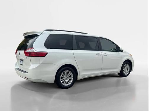 2016 Toyota Sienna XLE