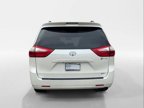 2016 Toyota Sienna XLE