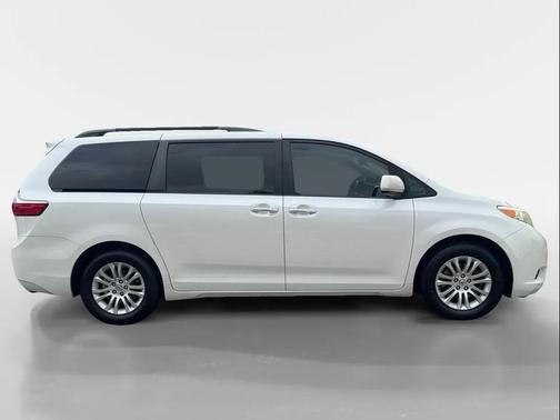 2016 Toyota Sienna XLE
