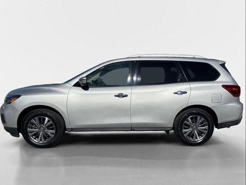 2019 Nissan Pathfinder SV