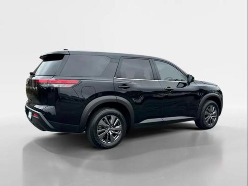 2022 Nissan Pathfinder S 2WD