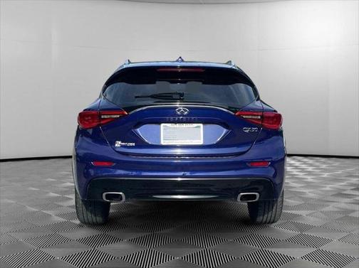 2017 INFINITI QX30 Premium