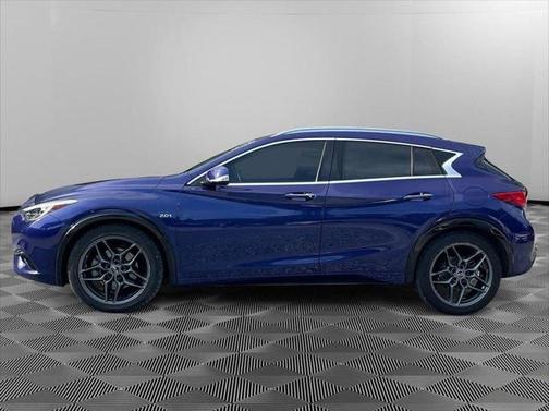 2017 INFINITI QX30 Premium