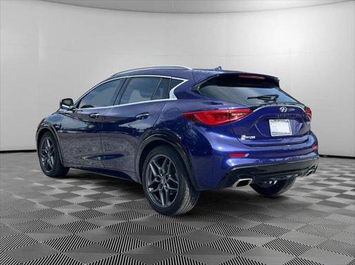 2017 INFINITI QX30 Premium