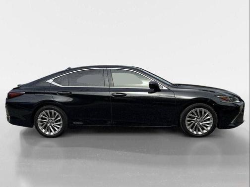 2020 Lexus ES 300h Luxury