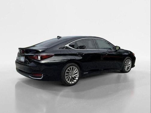 2020 Lexus ES 300h Luxury