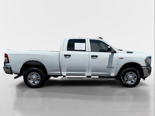 2020 RAM 2500 Tradesman Crew Cab 4X4 6'4' Box