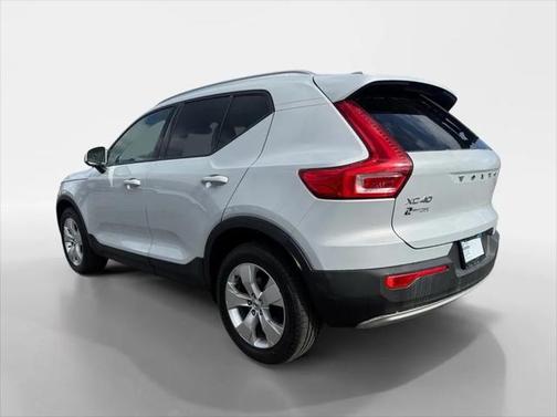 2020 Volvo XC40 T5 Momentum