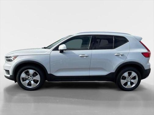 2020 Volvo XC40 T5 Momentum