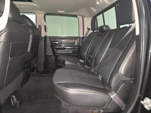 Brilliant Black Crystal Pearlcoat 2018 RAM 2500 Laramie Crew Cab 4x4 6'4' Box