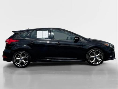 Shadow Black 2017 Ford Focus ST