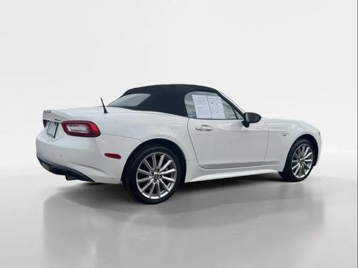 2019 FIAT 124 Spider Base