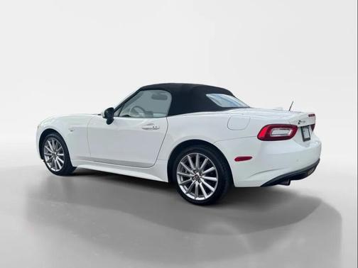 2019 FIAT 124 Spider Base