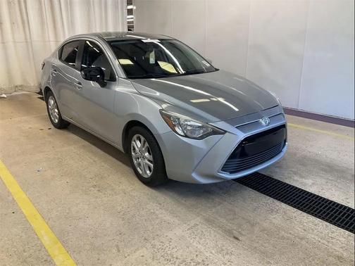 Chromium 2018 Toyota Yaris iA Base
