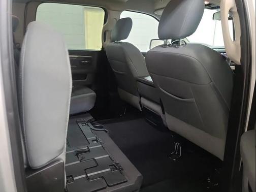 Bright Silver Metallic Clearcoat 2018 RAM 1500 Big Horn