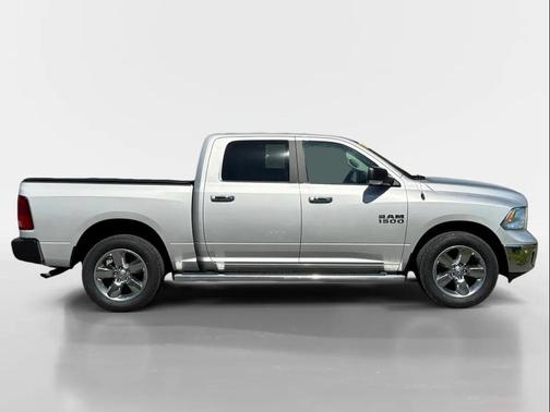 Bright Silver Metallic Clearcoat 2018 RAM 1500 Big Horn