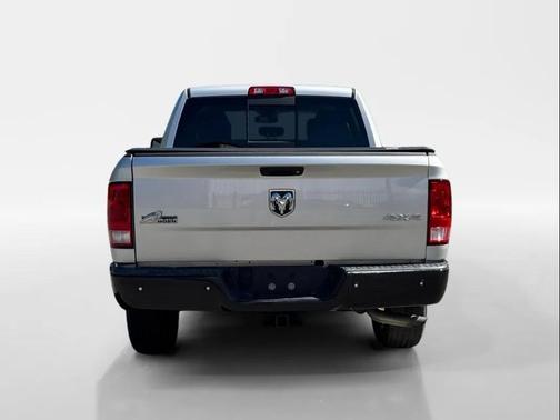 Bright Silver Metallic Clearcoat 2018 RAM 1500 Big Horn