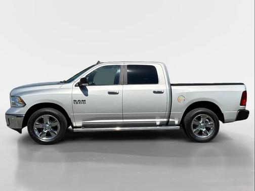 Bright Silver Metallic Clearcoat 2018 RAM 1500 Big Horn