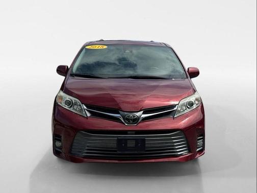 2018 Toyota Sienna XLE