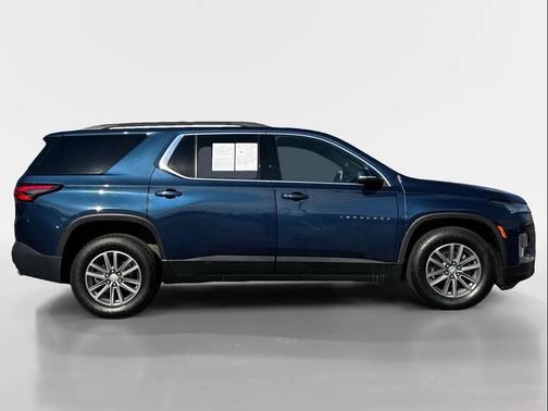 2022 Chevrolet Traverse LT Leather