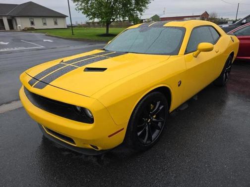 Yellow Jacket Clearcoat 2017 Dodge Challenger R/T