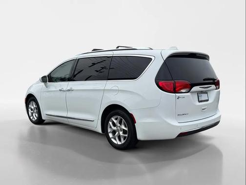 2020 Chrysler Pacifica Touring-L Plus