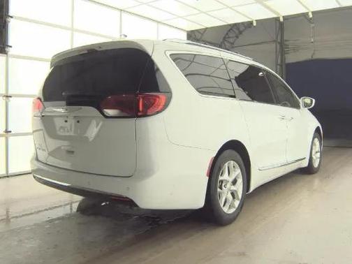 2020 Chrysler Pacifica Touring-L Plus