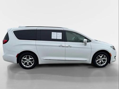 2020 Chrysler Pacifica Touring-L Plus