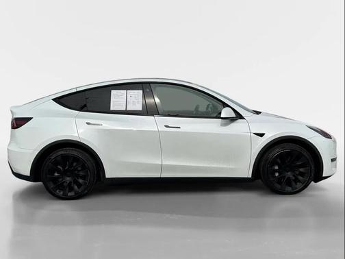 2022 Tesla Model Y Long Range Dual Motor All-Wheel Drive