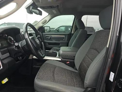 Brilliant Black Crystal Pearlcoat 2018 RAM 1500 Big Horn