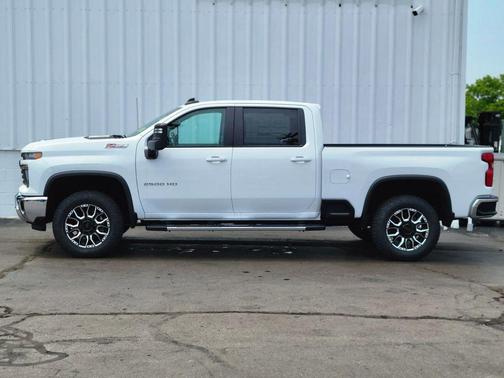 Summit White 2025 Chevrolet Silverado 2500 LT