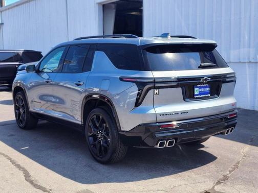Sterling Gray Metallic 2025 Chevrolet Traverse RS